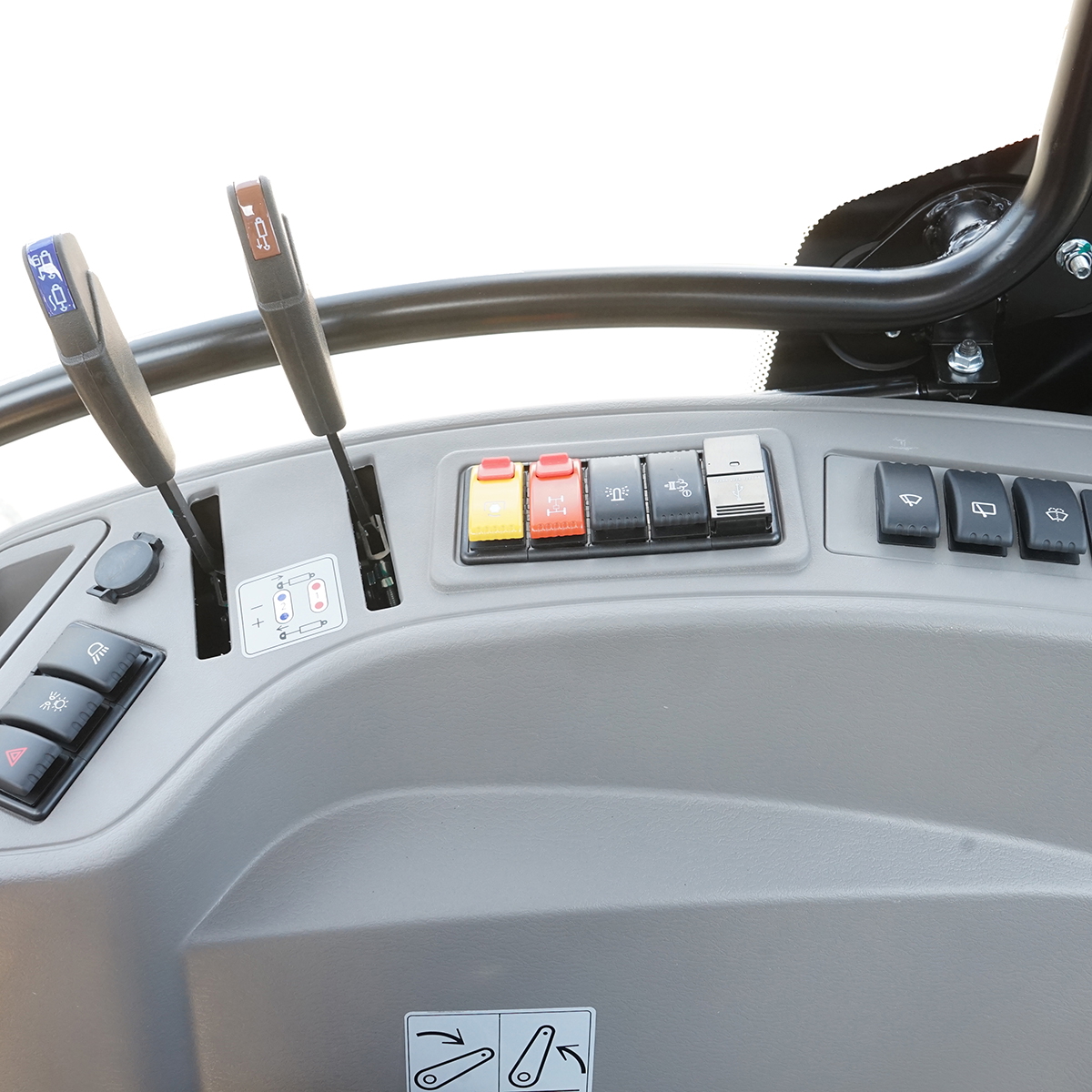 Tractor 50HP 4x4 cu cabina inmatriculabil, aer conditionat, motor Hyundai turbo diesel DM02 LOVOL M504 PRO