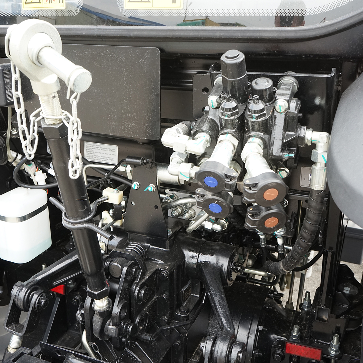 Tractor 50HP 4x4 cu cabina inmatriculabil, aer conditionat, motor Hyundai turbo diesel DM01 LOVOL M504