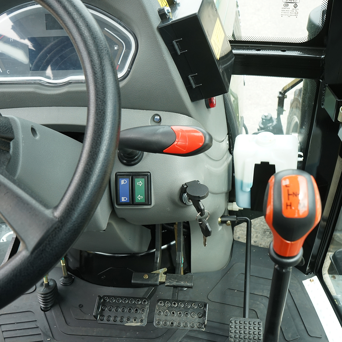 Tractor cu cabina 50HP, 4x4 inmatriculabil AGRI TRACKING 504