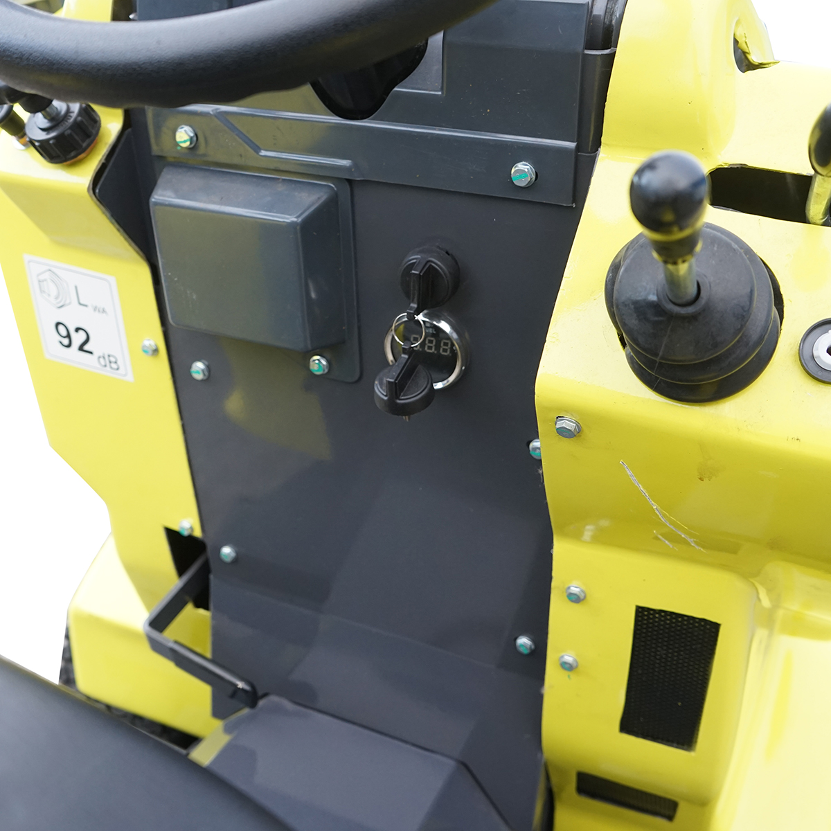 Mini incarcator frontal 500kg, motor benzina 23CP, capacitate ridicare 220kg, latime cupa 1110mm