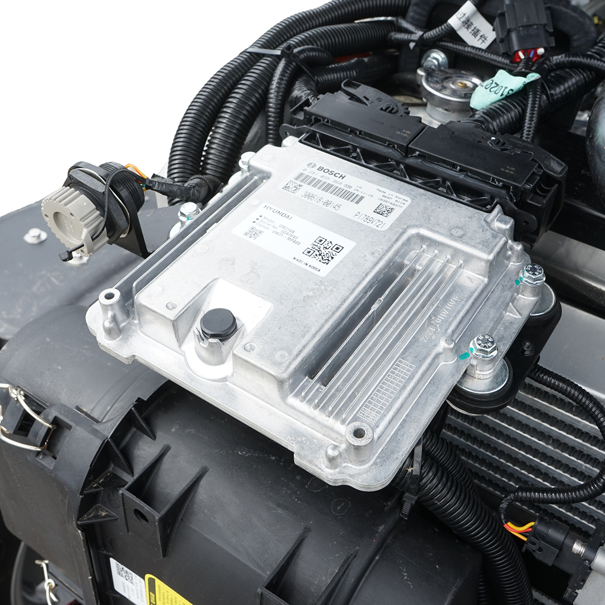 Tractor 50HP 4x4 cu cabina inmatriculabil, aer conditionat, motor Hyundai turbo diesel DM01 LOVOL M504