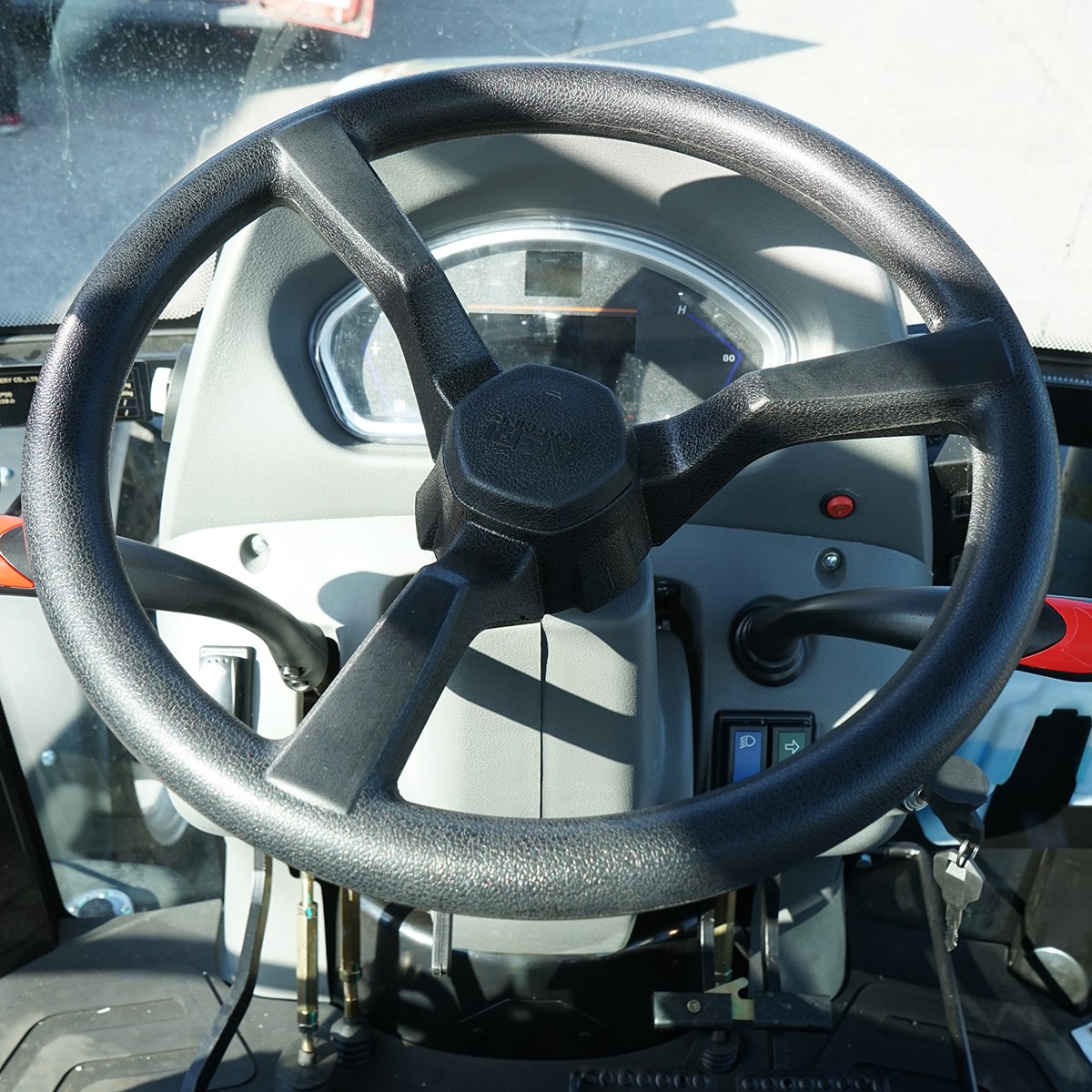 Tractor 75HP, 4x4 cu cabina inmatriculabil, motor turbo diesel, aer conditionat, camere video AGRI TRACKING 754