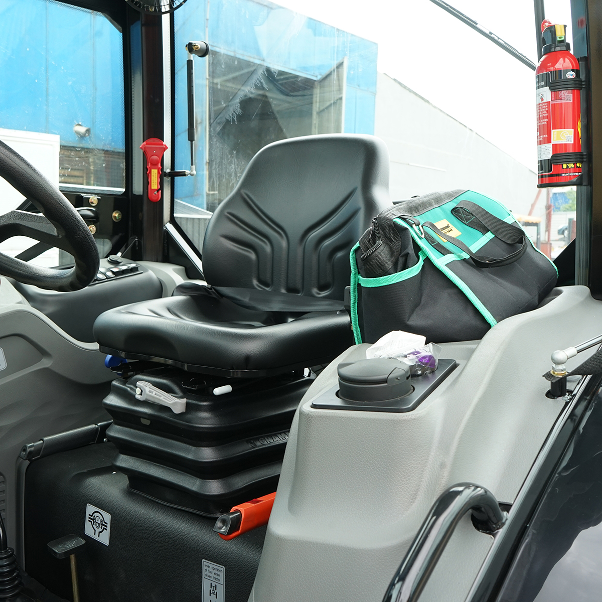 Tractor cu cabina 50HP, 4x4 inmatriculabil AGRI TRACKING 504