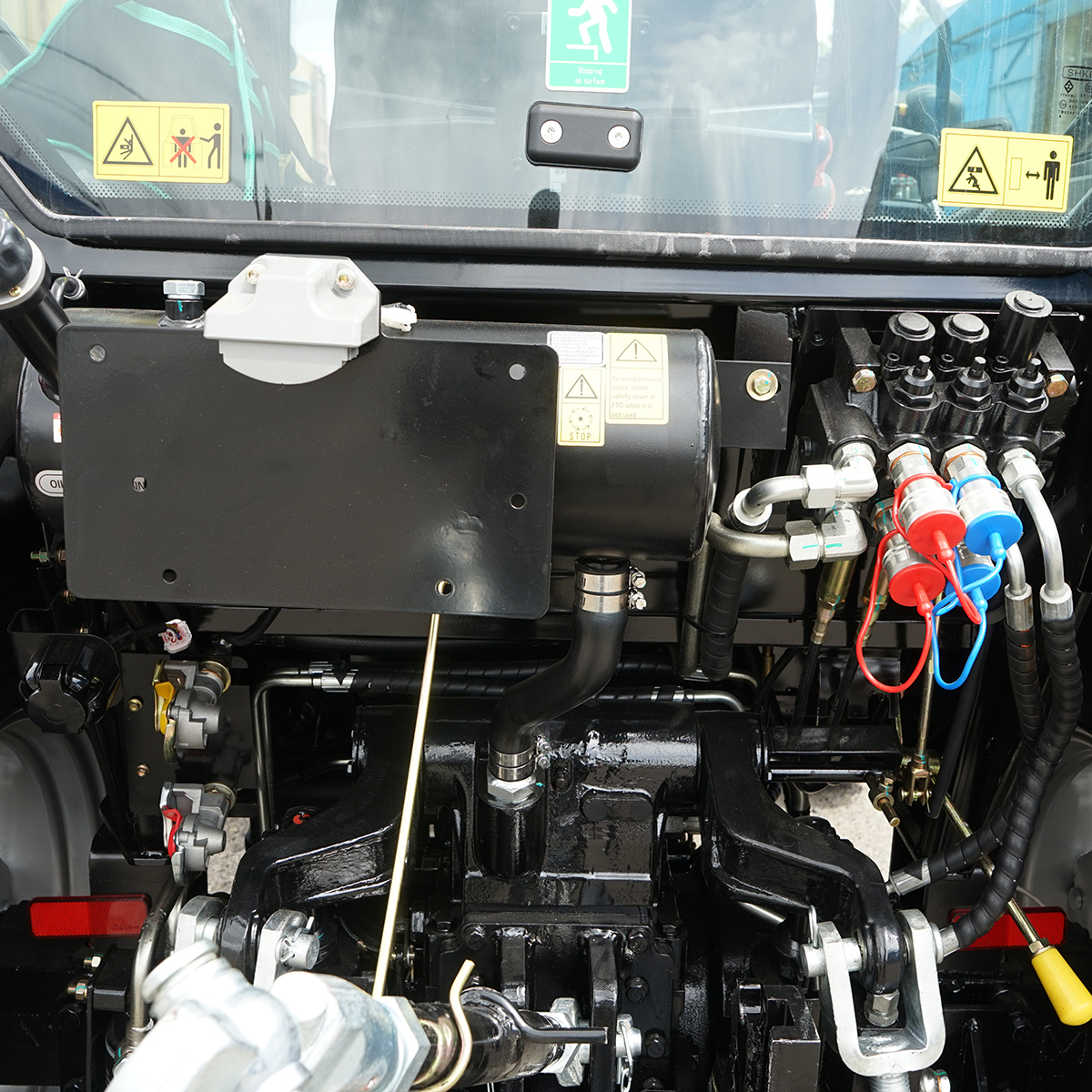 Tractor cu cabina 50HP, 4x4 inmatriculabil AGRI TRACKING 504