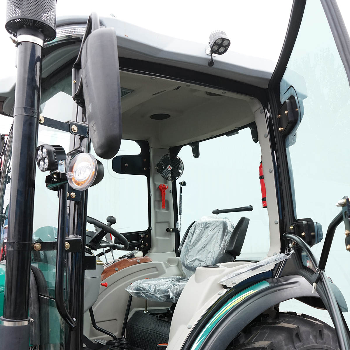Tractor 60CP 4x4 cu cabina, motor YTO diesel, camere video KONIG 604
