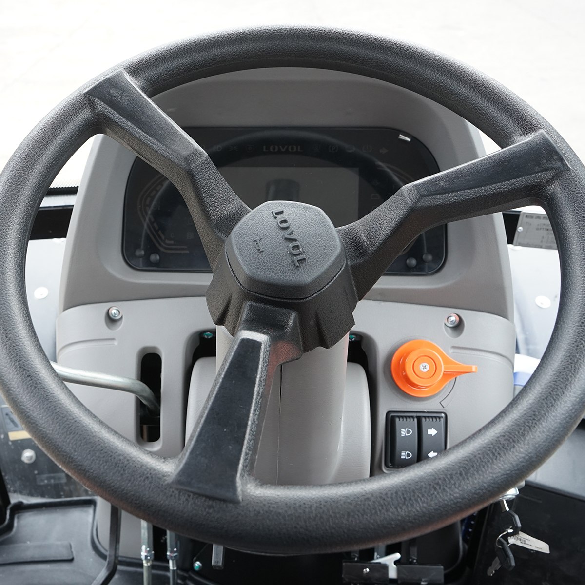 Tractor 50HP 4x4 cu cabina inmatriculabil, aer conditionat, motor Hyundai turbo diesel DM01 LOVOL M504