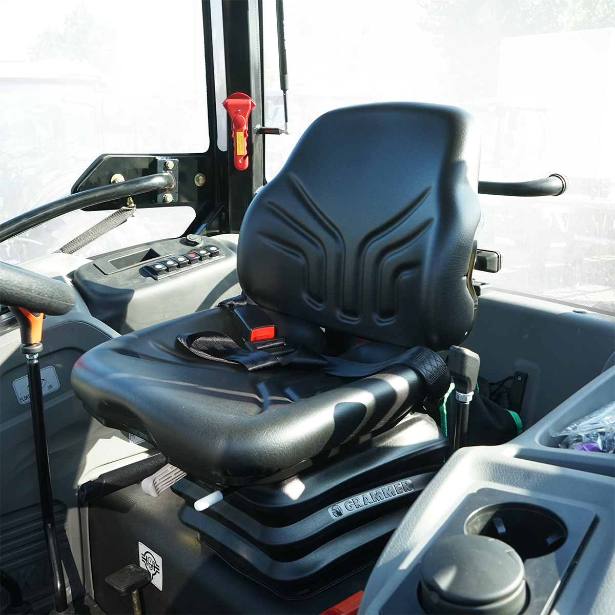 Tractor 75HP, 4x4 cu cabina inmatriculabil, motor turbo diesel, aer conditionat, camere video AGRI TRACKING 754