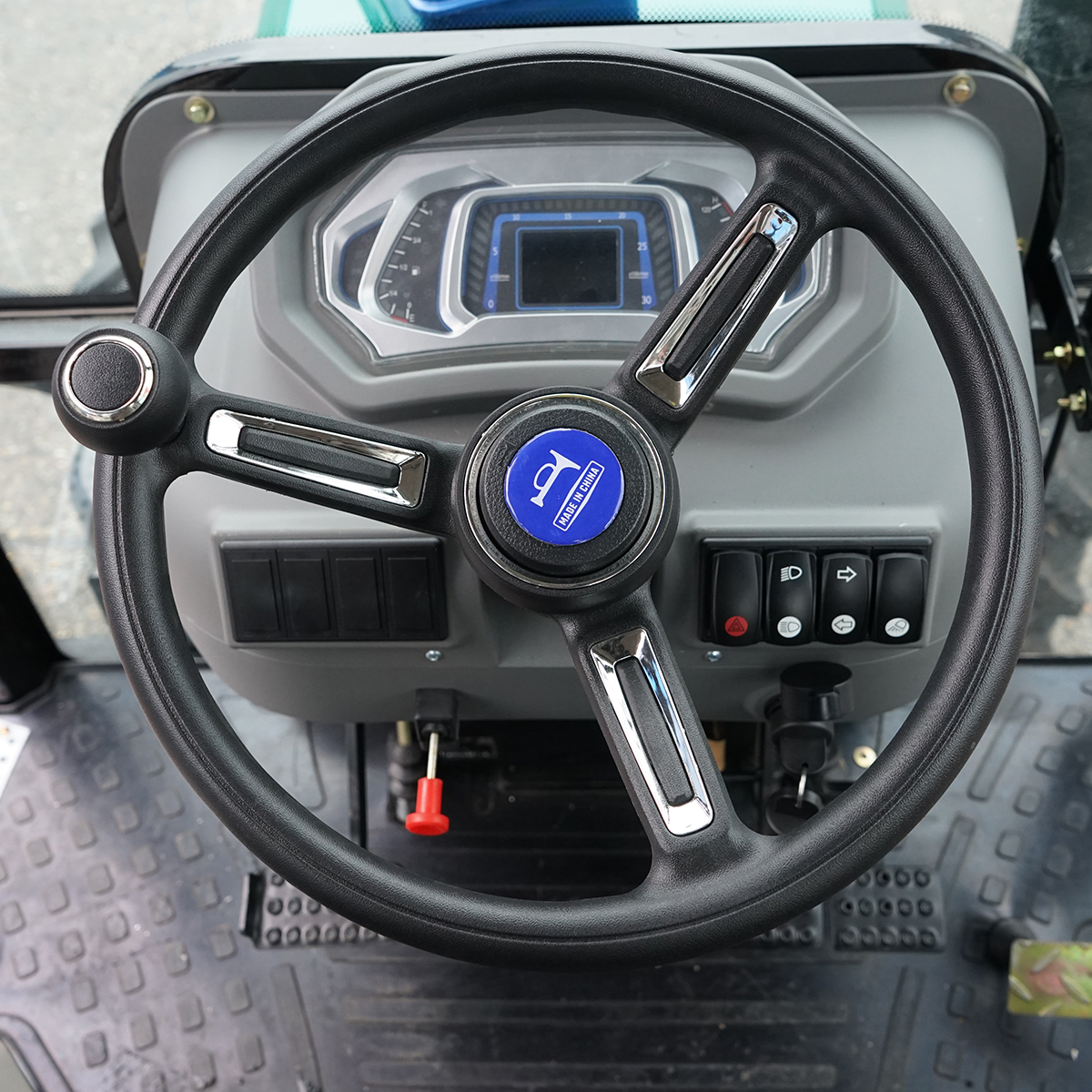 Tractor 60CP 4x4 cu cabina, motor YTO diesel, camere video KONIG 604