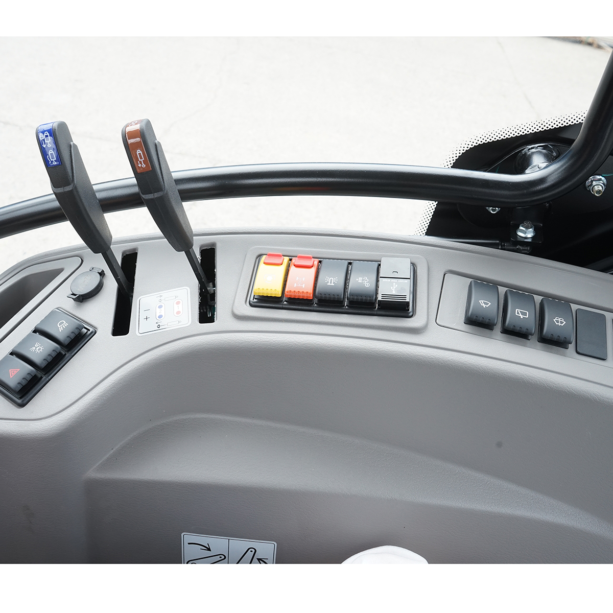 Tractor 50HP 4x4 cu cabina inmatriculabil, aer conditionat, motor Hyundai turbo diesel DM01 LOVOL M504