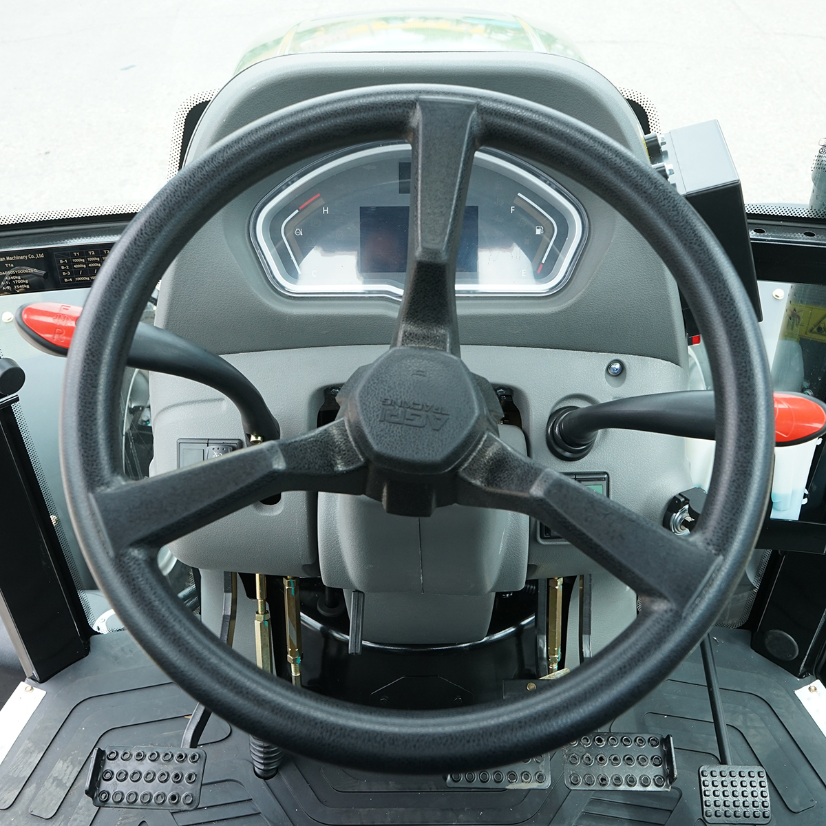 Tractor cu cabina 50HP, 4x4 inmatriculabil AGRI TRACKING 504