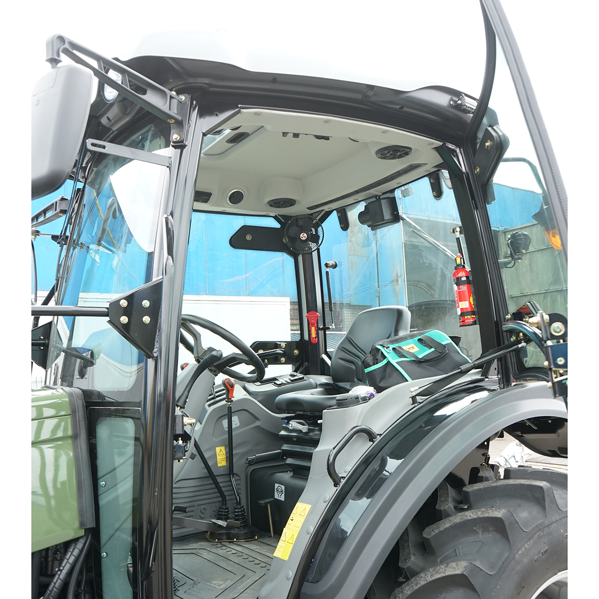Tractor cu cabina 50HP, 4x4 inmatriculabil AGRI TRACKING 504