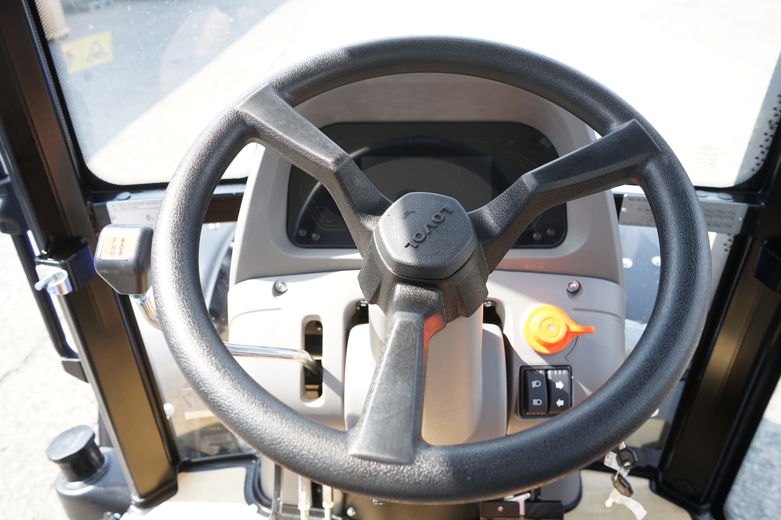 Tractor 50HP 4x4 cu cabina inmatriculabil, aer conditionat, motor Hyundai turbo diesel DM02 LOVOL M504 PRO