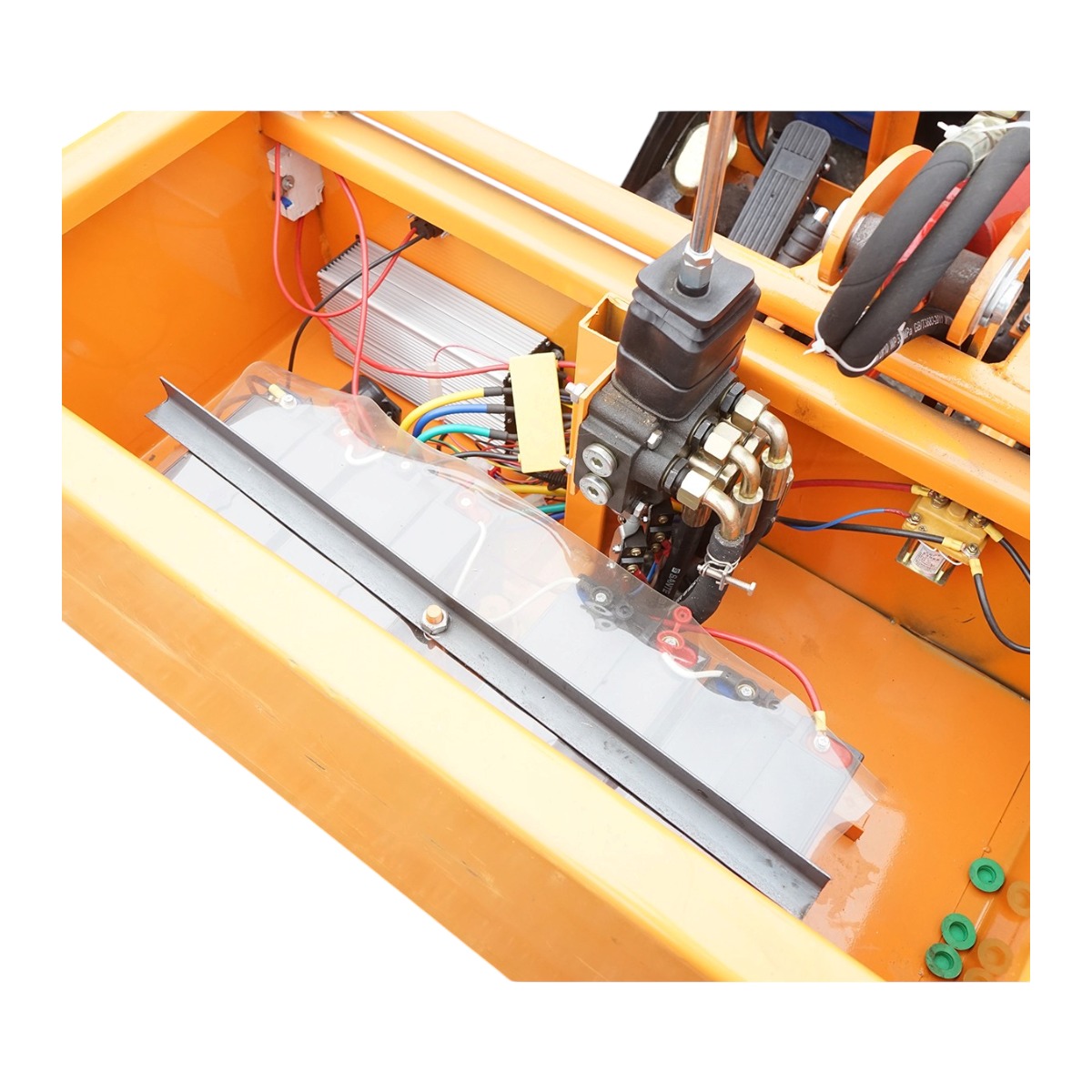 Mini incarcator frontal electric cu 3 roti, 2 motoare 1800W/1300W, baterie 48V/52Ah, capacitate ridicare 200kg, cupa 900x450x370mm